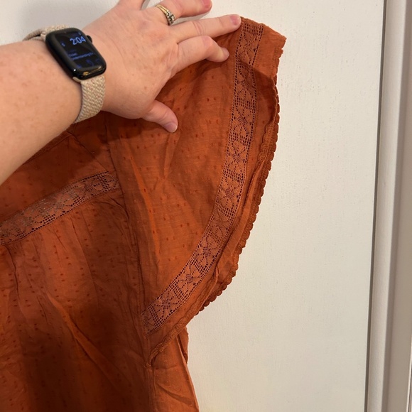 Old Navy Size XS Oversized Clip-Dot Crochet-Lace Button-Front Blouse - Picture 5 of 9